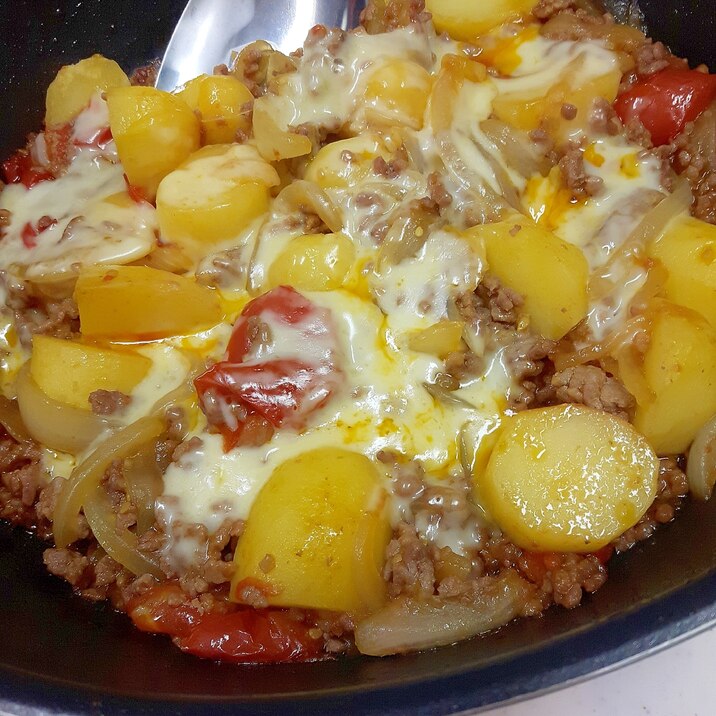 簡単(^^)トマト&トロトロチーズのひき肉じゃが♪